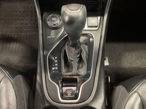 Used 2021 Jeep Cherokee Limited w/ Elite Package AWD/4WD image 16