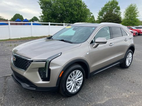 Used 2024 Cadillac XT4 Luxury w/ Cold Weather Package AWD/4WD image 1