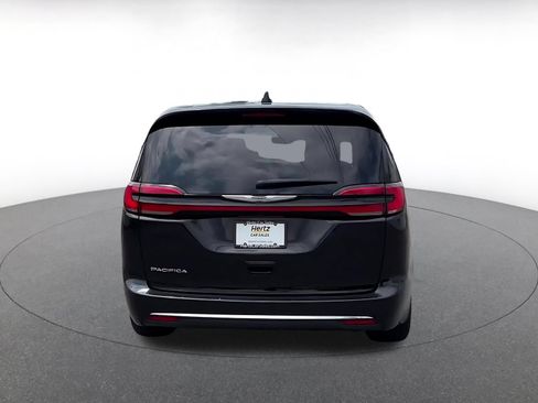 Used 2024 Chrysler Pacifica Touring-L FWD image 12