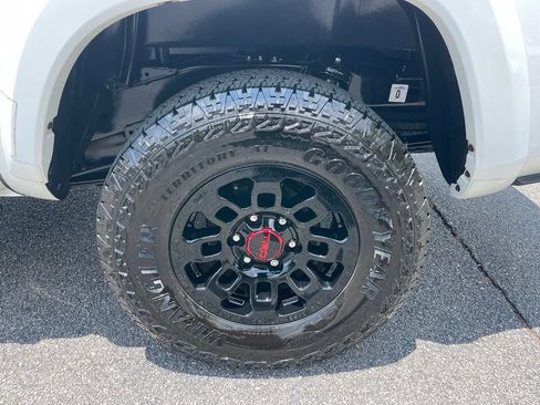 Used 2022 Toyota Tacoma TRD Sport w/ Technology Package RWD image 42