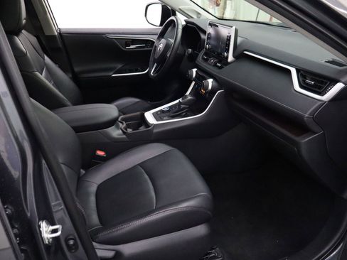 Used 2020 Toyota RAV4 Limited image 30