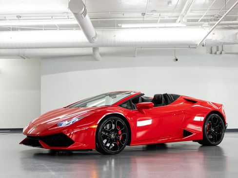 Used 2017 Lamborghini Huracan LP 610-4 AWD/4WD image 3