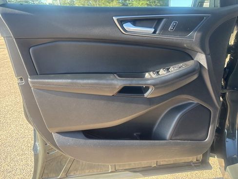 Used 2022 Ford Edge SE image 16