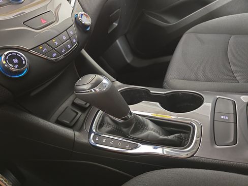 Used 2018 Chevrolet Cruze LT FWD image 22
