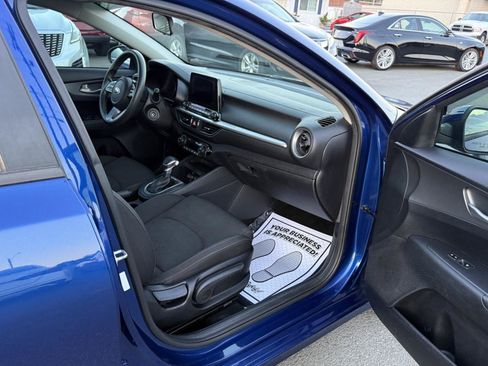 Used 2019 Kia Forte LXS FWD image 12