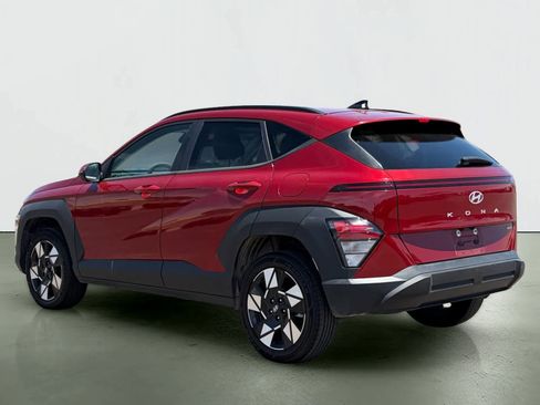 Used 2024 Hyundai Kona SEL AWD/4WD image 3