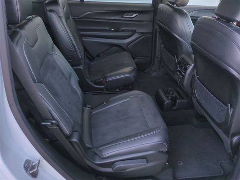 Certified 2023 Jeep Grand Cherokee L Laredo image 20