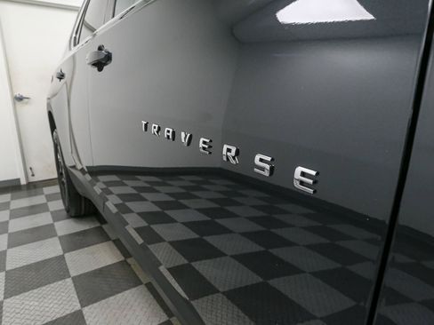 Used 2020 Chevrolet Traverse LT FWD image 8
