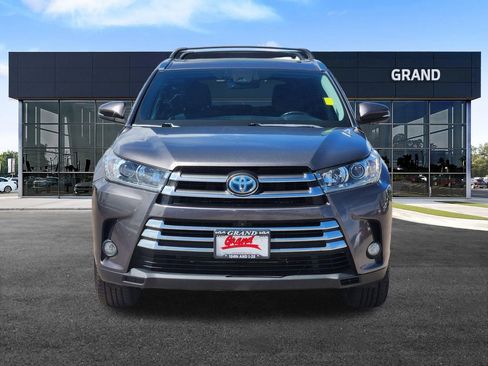 Used 2017 Toyota Highlander Limited Platinum AWD/4WD image 4