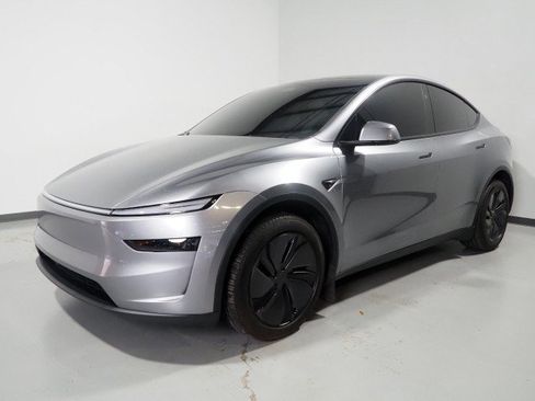 Used 2026 Tesla Model Y Long Range RWD image 11