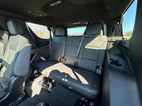 Used 2025 GMC Yukon Denali w/ Sun & Power Step Package image 12