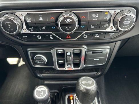 Used 2021 Jeep Wrangler Unlimited Sport image 27