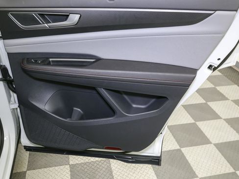 Certified 2025 Volkswagen Atlas Peak Edition SE image 28