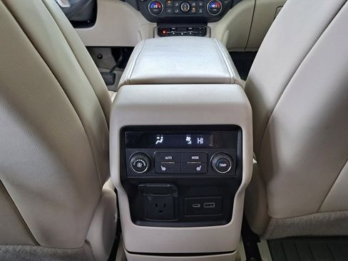 Used 2021 GMC Acadia Denali w/ Denali Technology Package image 30