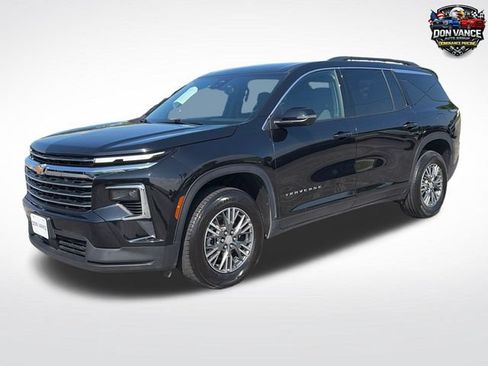 Used 2024 Chevrolet Traverse LT AWD/4WD image 1