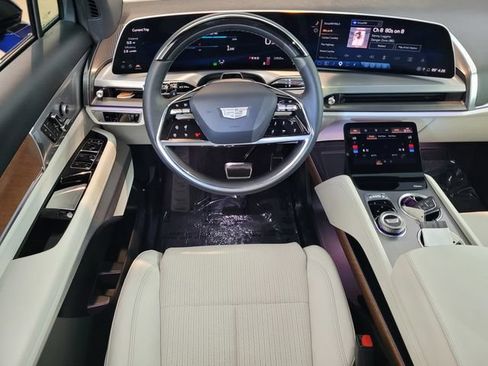Certified 2026 Cadillac Vistiq Sport AWD/4WD image 16