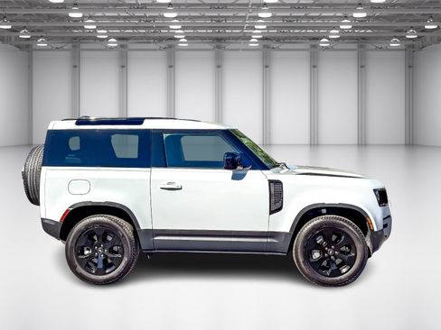 Used 2025 Land Rover Defender 90 S image 6