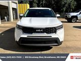 Used 2023 Kia Sorento LX image 5