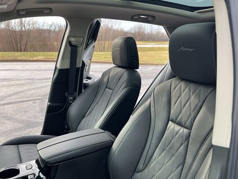 Used 2023 Buick Envision Avenir image 18