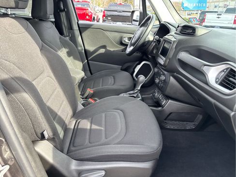 Used 2020 Jeep Renegade Latitude w/ Cold Weather Group image 21