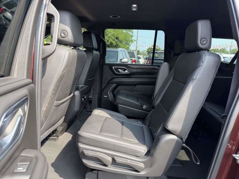 Used 2022 Chevrolet Suburban Z71 w/ Luxury Package AWD/4WD image 13