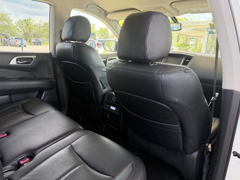 Used 2018 Nissan Pathfinder SV AWD/4WD image 23