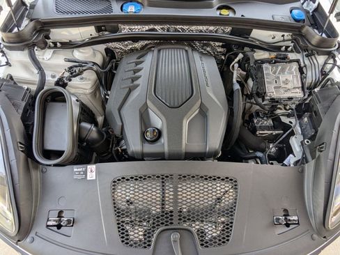 Used 2025 Porsche Macan image 28