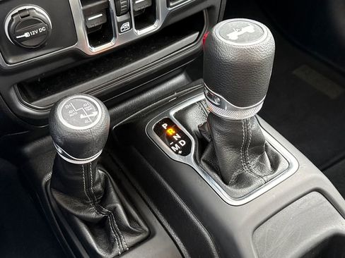 Used 2025 Jeep Wrangler Unlimited Sahara AWD/4WD image 28