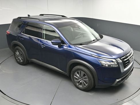 Used 2025 Nissan Pathfinder SV FWD image 32