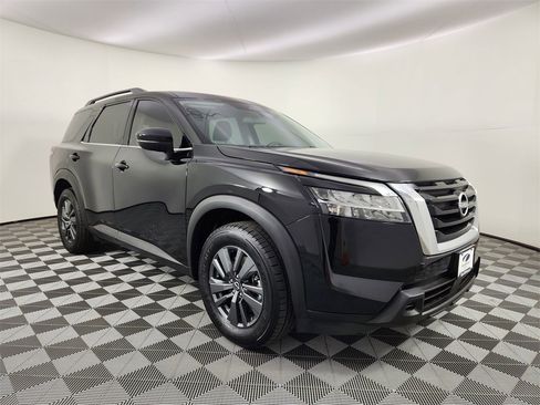 Used 2022 Nissan Pathfinder SV w/ Cargo Package image 6