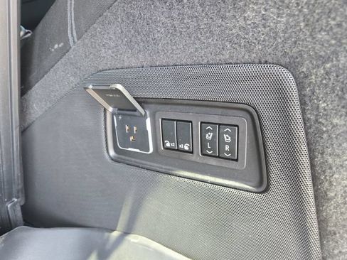 Used 2023 Cadillac Escalade Premium Luxury Platinum AWD/4WD image 43