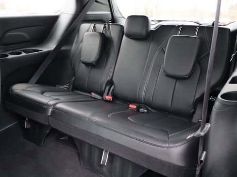 Used 2026 Chrysler Pacifica Select image 47