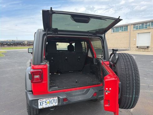 Used 2018 Jeep Wrangler Unlimited Sport S AWD/4WD image 7