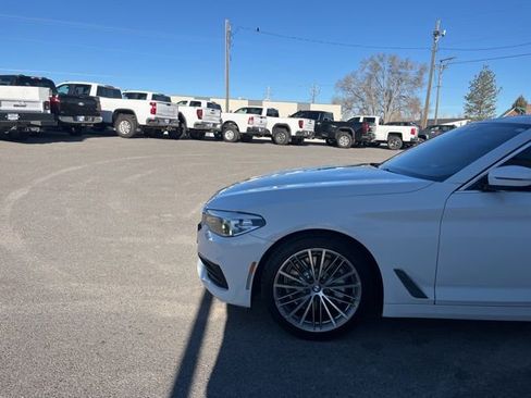 Used 2018 BMW 530i w/ Premium Package RWD image 4