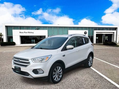 Used 2017 Ford Escape Titanium image 4