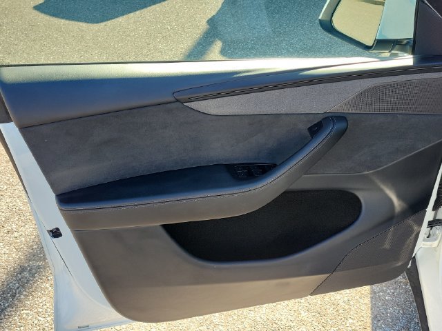Used 2026 Tesla Model Y Long Range RWD image 19