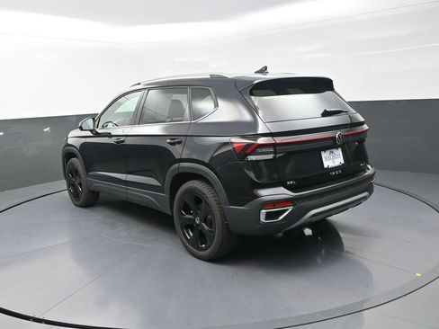 Used 2025 Volkswagen Taos SEL AWD/4WD image 8