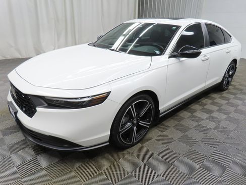 Used 2023 Honda Accord Sport image 6