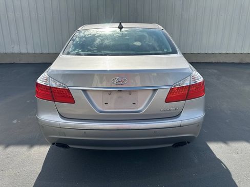 Used 2010 Hyundai Genesis 3.8 w/ Technology Pkg 4 RWD image 7