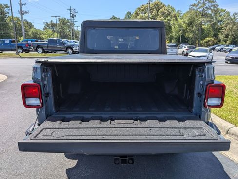 Used 2025 Jeep Gladiator Sport AWD/4WD image 18