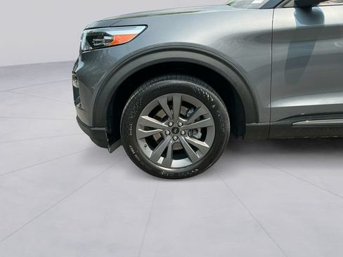 Used 2021 Ford Explorer XLT w/ Equipment Group 202A AWD/4WD image 9