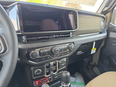 New 2026 Jeep Gladiator Willys AWD/4WD image 25