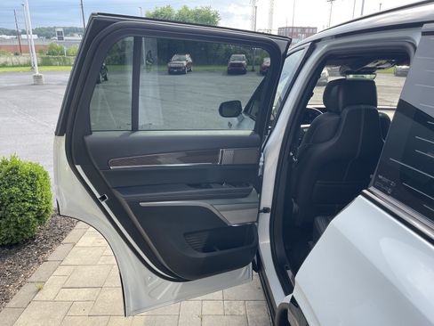 Used 2026 Cadillac Vistiq Sport w/ LPO, Floor Liner Package AWD/4WD image 18
