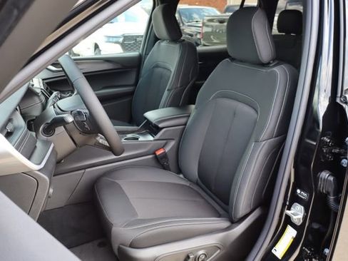 New 2026 Jeep Grand Cherokee Laredo AWD/4WD image 10
