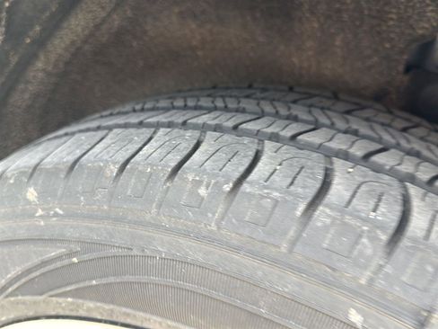 Used 2022 Ford Escape SE w/ SE Sport Appearance Package image 5