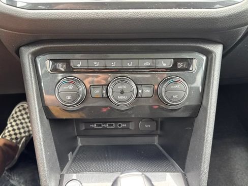 Used 2018 Volkswagen Tiguan SEL AWD/4WD image 28