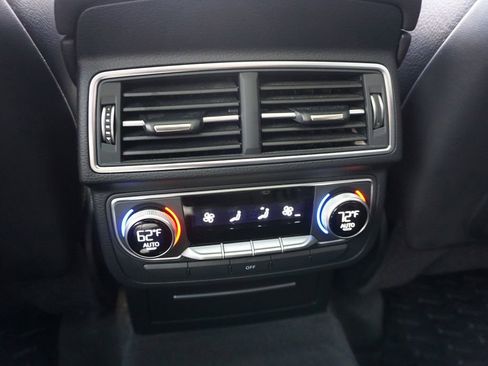 Used 2017 Audi Q7 3.0T Prestige image 14