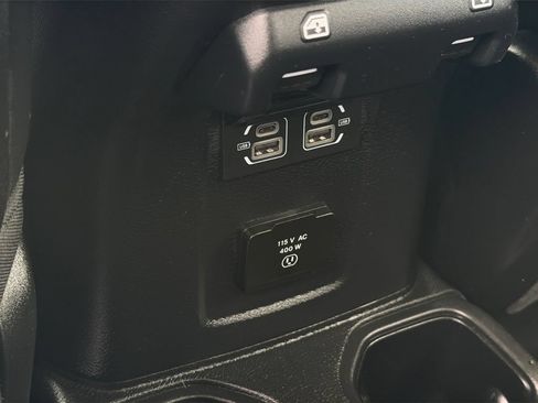 Used 2022 Jeep Gladiator Rubicon w/ Cold Weather Group AWD/4WD image 18