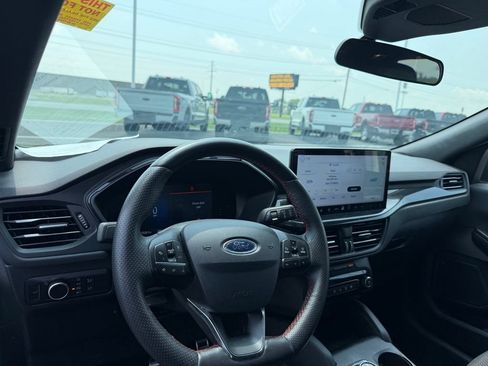 Used 2024 Ford Escape ST-Line w/ Tech Pack #1 AWD/4WD image 11