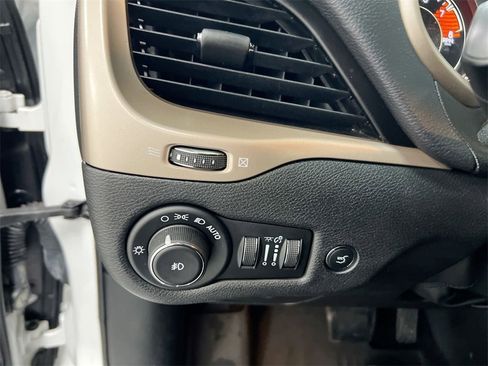 Used 2017 Jeep Cherokee Limited w/ Luxury Group image 17